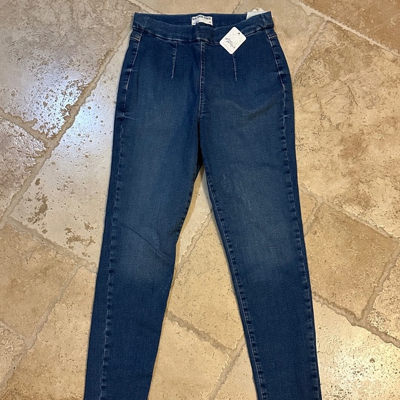 Free People CRVY Infinite Stretch Pull-On Skinny Jeans Medium NWT - Picture 1 of 4